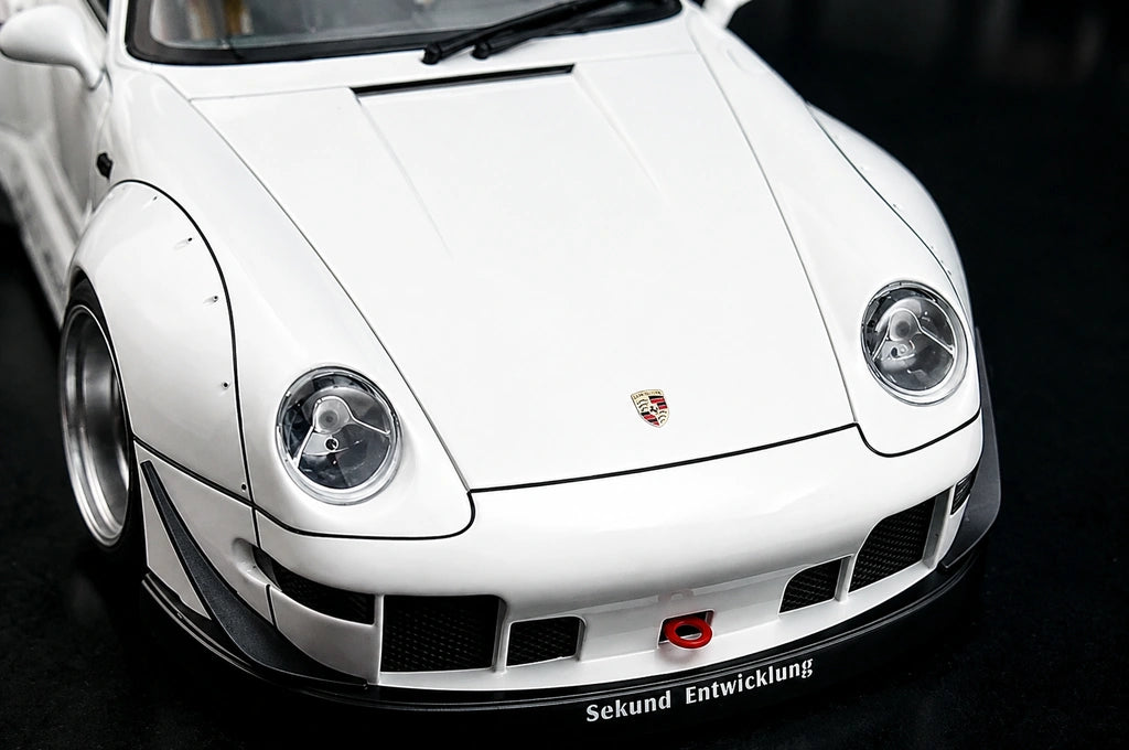[AutoArt] 1:18 Porsche 1995 911 993 RWB Modello Bianco a Carrozzeria Larga in Pressofuso