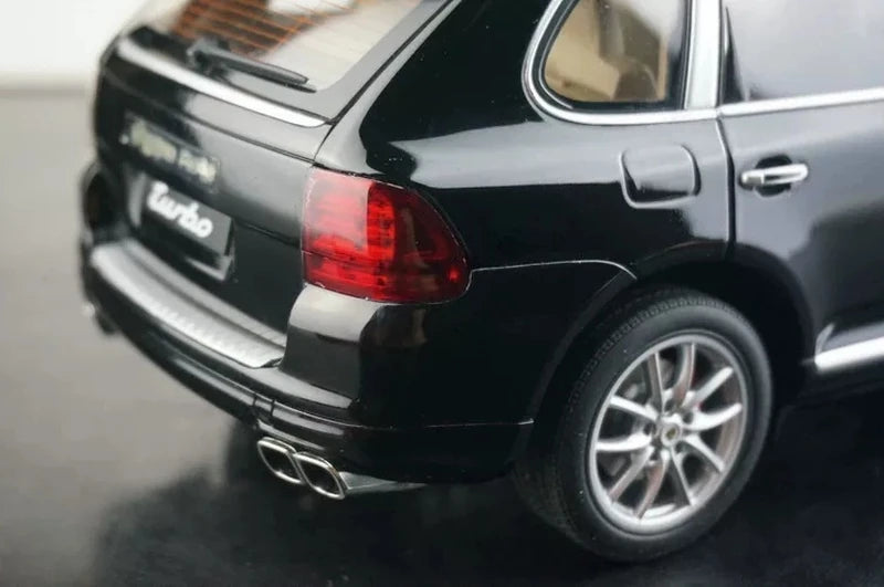 [AutoArt] 1:18 Porsche 2003 Cayenne Turbo Black Model Car Die-Cast