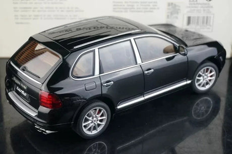 [AutoArt] 1:18 Porsche 2003 Cayenne Turbo Black Model Car Die-Cast