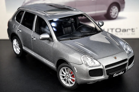 [AutoArt] 1:18 Porsche 2003 Cayenne Auto modello turbo grigio in metallo pressofuso