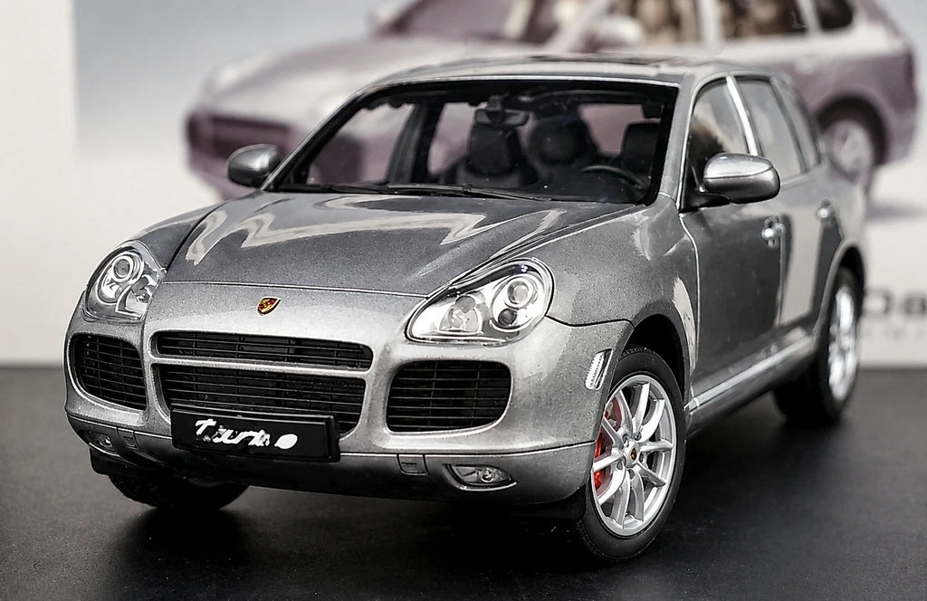 [AutoArt] 1:18 Porsche 2003 Cayenne Auto modello turbo grigio in metallo pressofuso