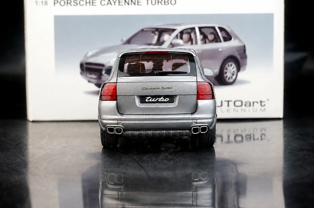 [AutoArt] 1:18 Porsche 2003 Cayenne Auto modello turbo grigio in metallo pressofuso