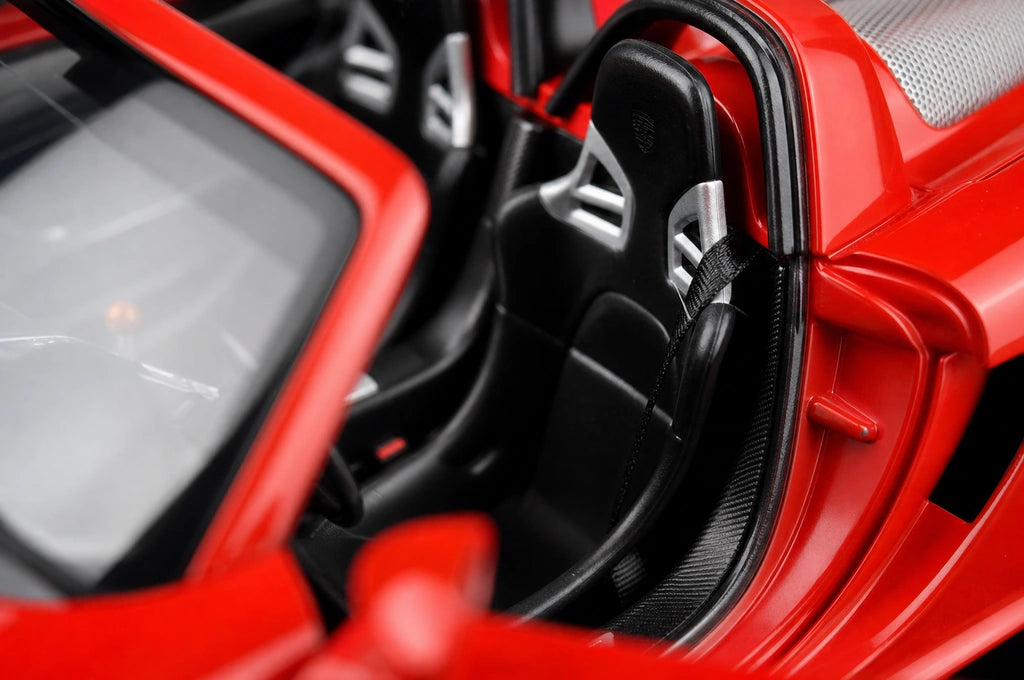 [AutoArt] 1:18 Porsche 2004 Carrera GT Modello Rosso di auto in metallo pressofuso