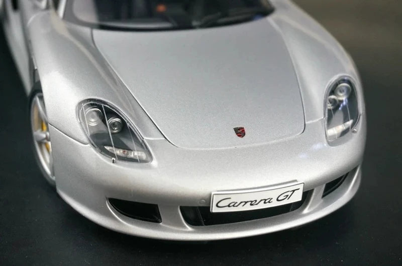 [AutoArt] 1:18 Porsche 2004 Carrera GT Silver Model Car Die-Cast