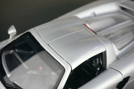[AutoArt] 1:18 Porsche 2004 Carrera GT Silver Model Car Die-Cast
