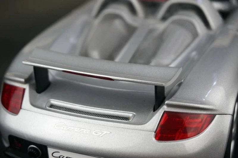 [AutoArt] 1:18 Porsche 2004 Carrera GT Silver Model Car Die-Cast