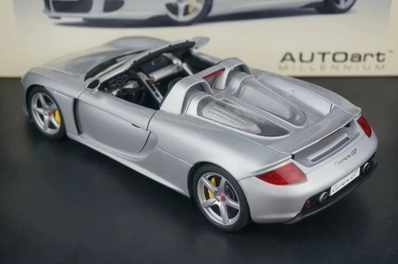 [AutoArt] 1:18 Porsche 2004 Carrera GT Silver Model Car Die-Cast