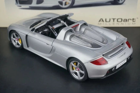 [AutoArt] 1:18 Porsche 2004 Carrera GT Silver Model Car Die-Cast
