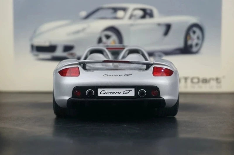 [AutoArt] 1:18 Porsche 2004 Carrera GT Silver Model Car Die-Cast