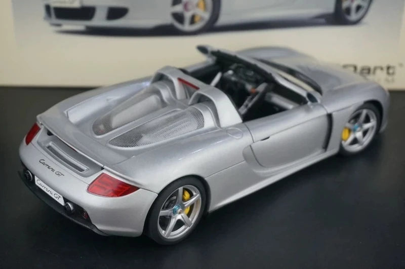 [AutoArt] 1:18 Porsche 2004 Carrera GT Silver Model Car Die-Cast