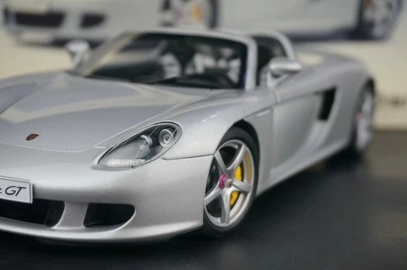 [AutoArt] 1:18 Porsche 2004 Carrera GT Silver Model Car Die-Cast