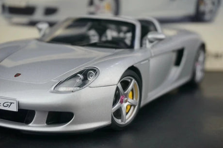 [AutoArt] 1:18 Porsche 2004 Carrera GT Silver Model Car Die-Cast
