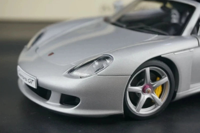 [AutoArt] 1:18 Porsche 2004 Carrera GT Silver Model Car Die-Cast