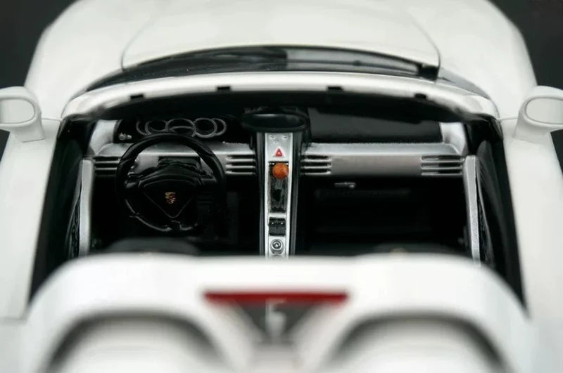 [AutoArt] 1:18 Porsche 2004 Carrera GT White Model Car Die-Cast