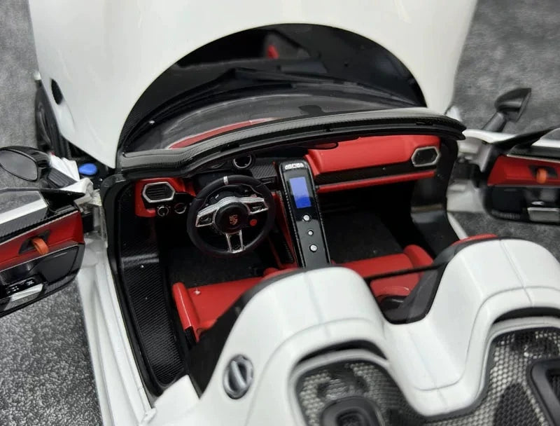 [AutoArt] 1:18 Porsche 2013 918 Spyder White Model Car Die-Cast