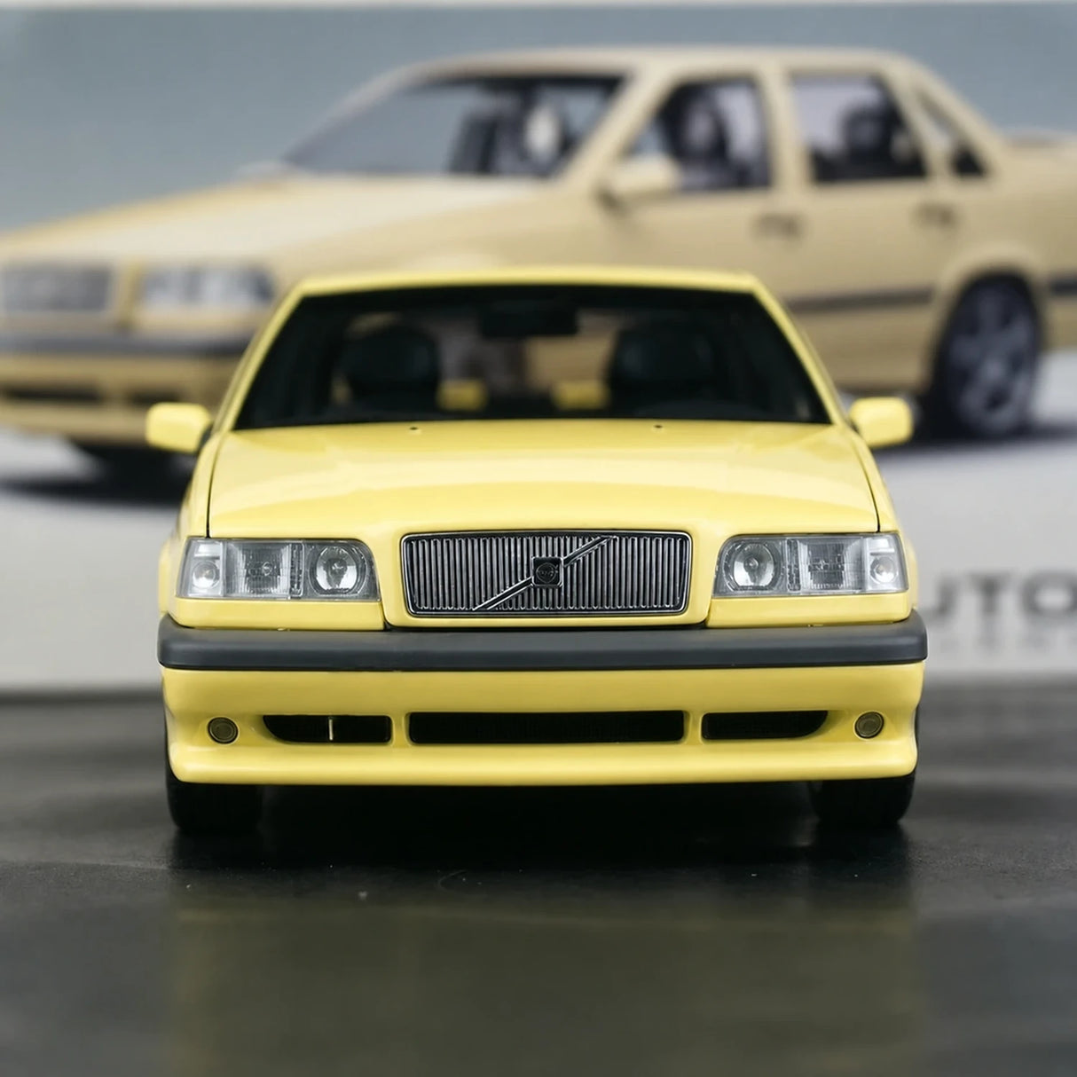 AutoArt Volvo 1995 850 T-5R Giallo 1:18 – Modello da collezione pressofuso