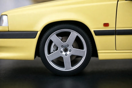 AutoArt Volvo 1995 850 T-5R Giallo 1:18 – Modello da collezione pressofuso