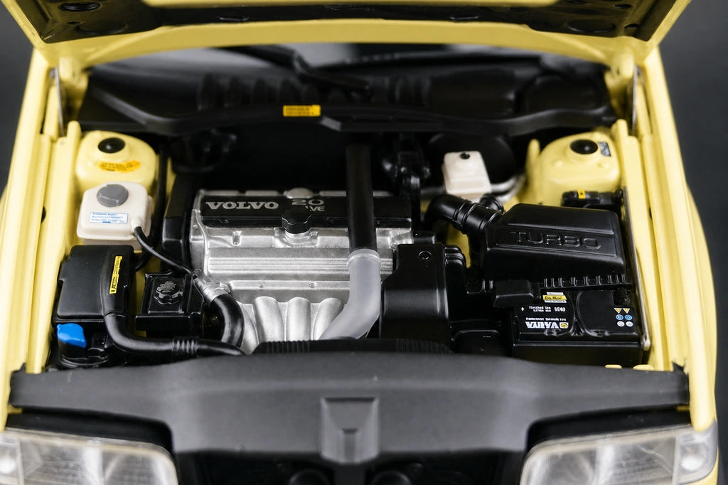 AutoArt Volvo 1995 850 T-5R Giallo 1:18 – Modello da collezione pressofuso