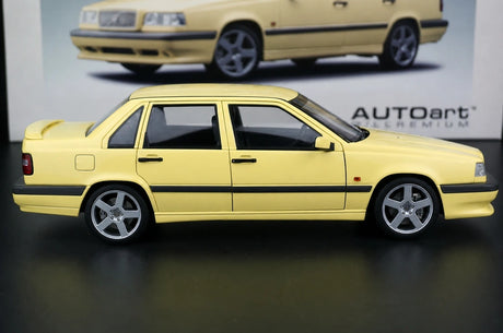 AutoArt Volvo 1995 850 T-5R Giallo 1:18 – Modello da collezione pressofuso