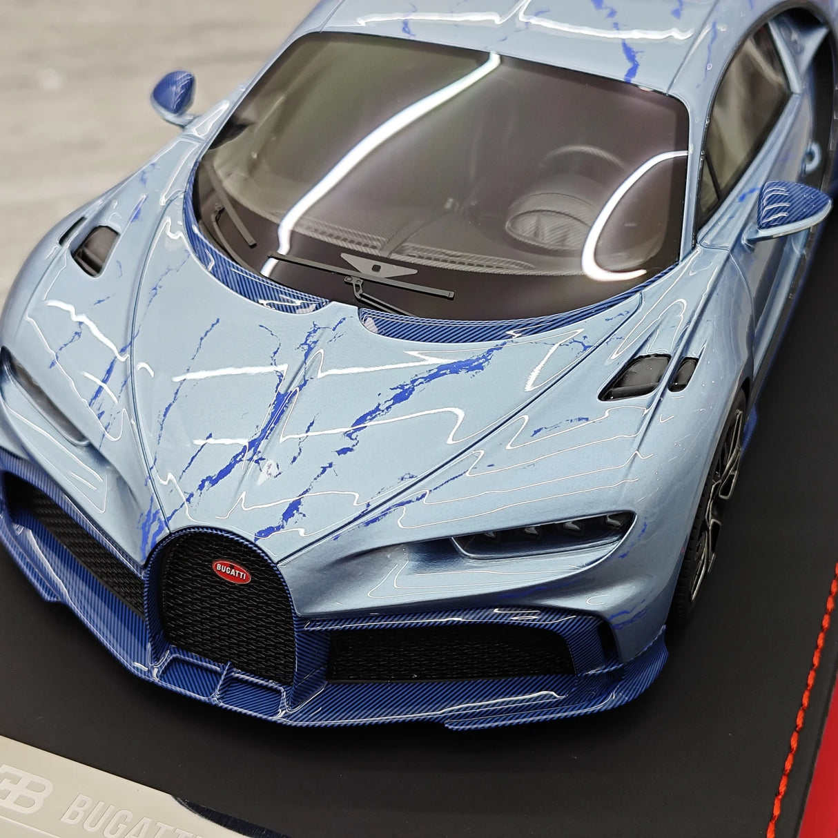 BBA Bugatti 2022 Chiron Profilee Ice Blue Marble 1:18 – نموذج راتنج قابل للجمع