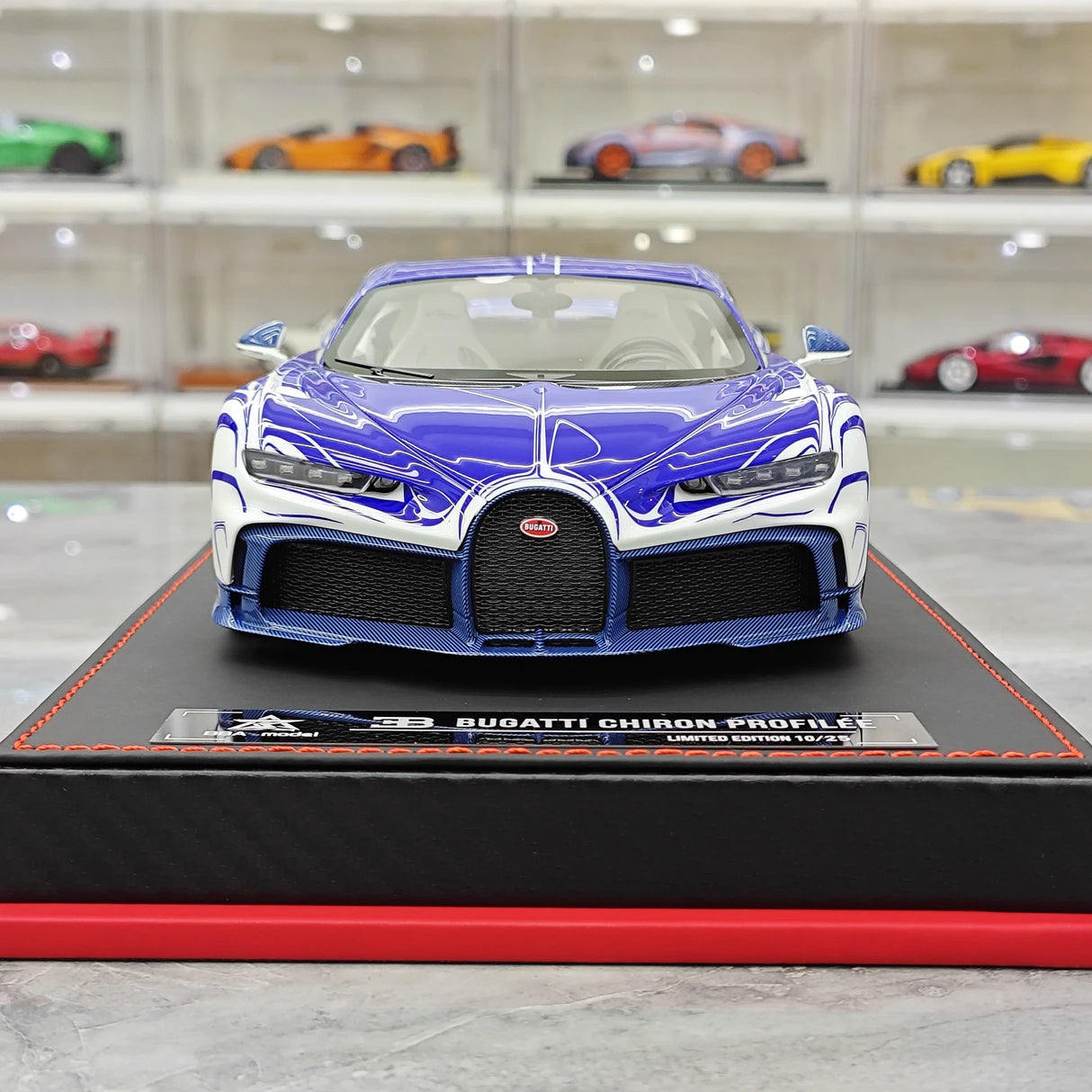 BBA Bugatti 2022 Chiron Profilee الأبيض والأزرق 1:18 – راتنج نموذجي قابل للجمع