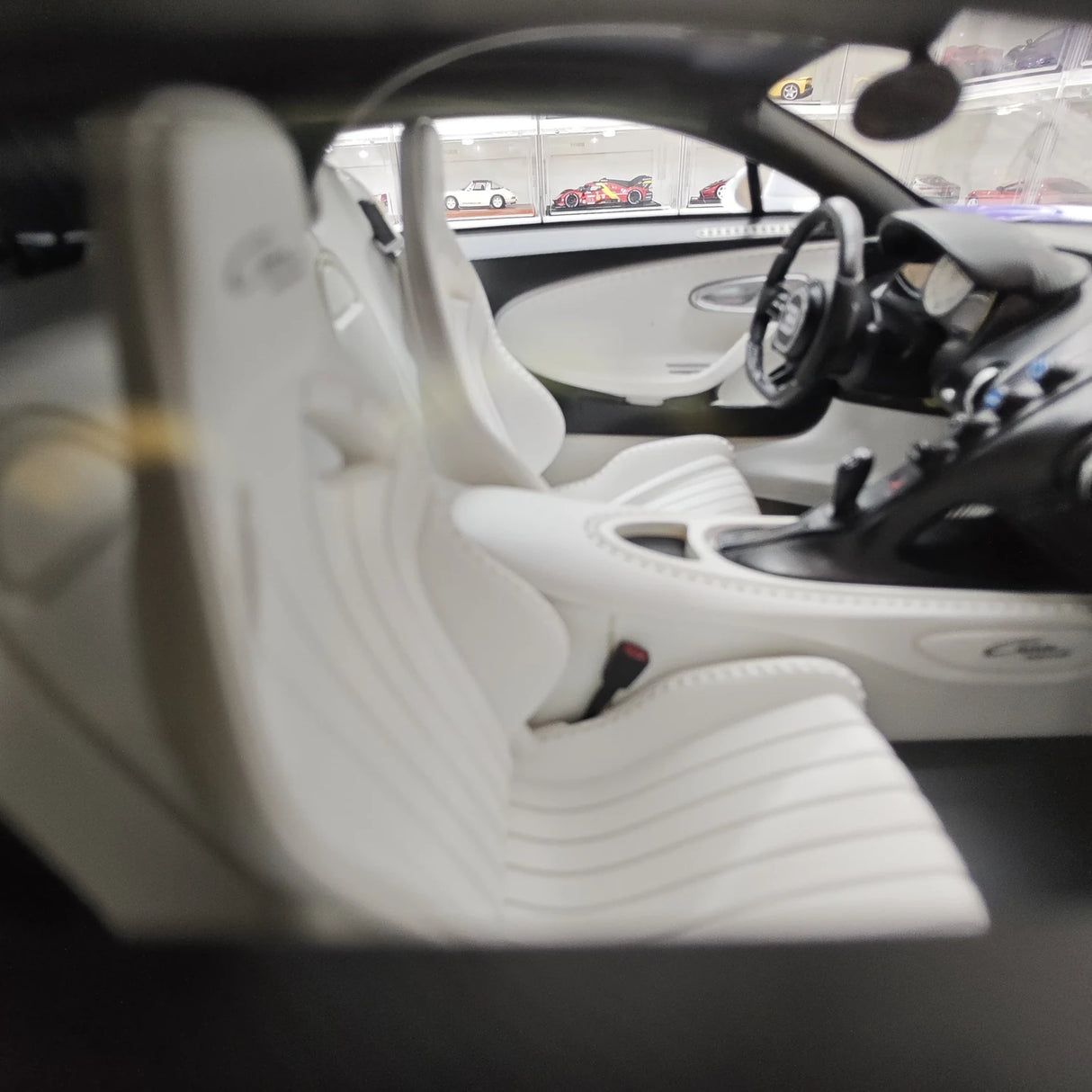 BBA Bugatti 2022 Chiron Profilee الأبيض والأزرق 1:18 – راتنج نموذجي قابل للجمع