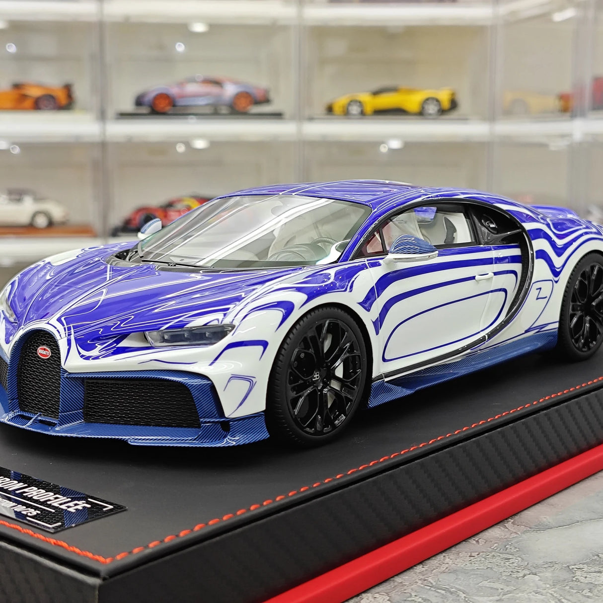 BBA Bugatti 2022 Chiron Profilee الأبيض والأزرق 1:18 – راتنج نموذجي قابل للجمع