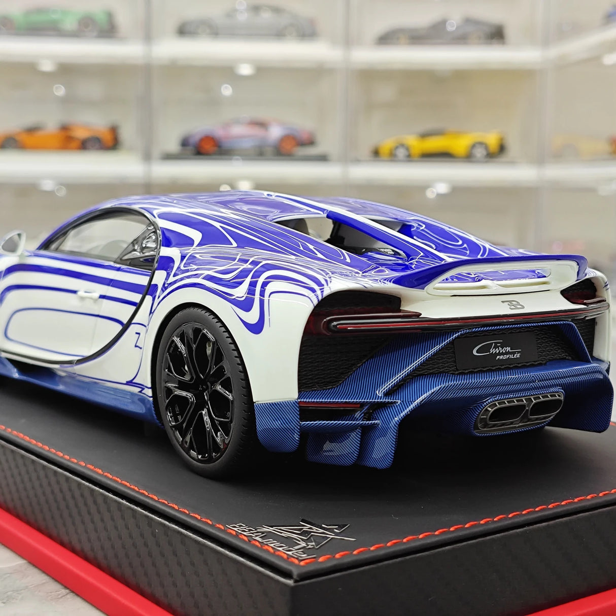 BBA Bugatti 2022 Chiron Profilee الأبيض والأزرق 1:18 – راتنج نموذجي قابل للجمع