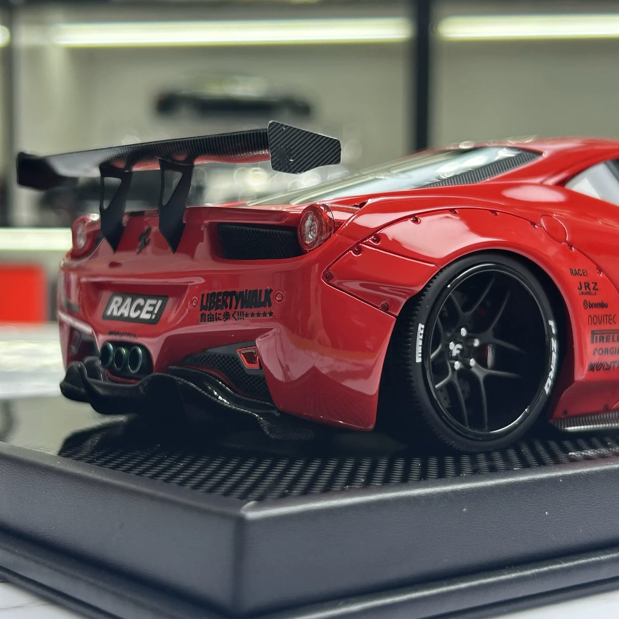 BBA Ferrari 2011 458 إيطاليا GT 1.0 LBWK خط أحمر أسود 1:18 – راتنج نموذجي قابل للجمع