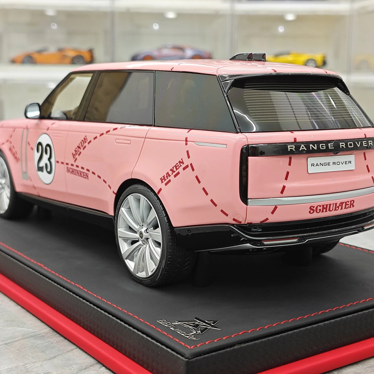 BBA Land Rover 2018 Range Rover SVAutobiography Long Wheelwalk Pink Pig 1:18 – Resina modello in resina da collezione