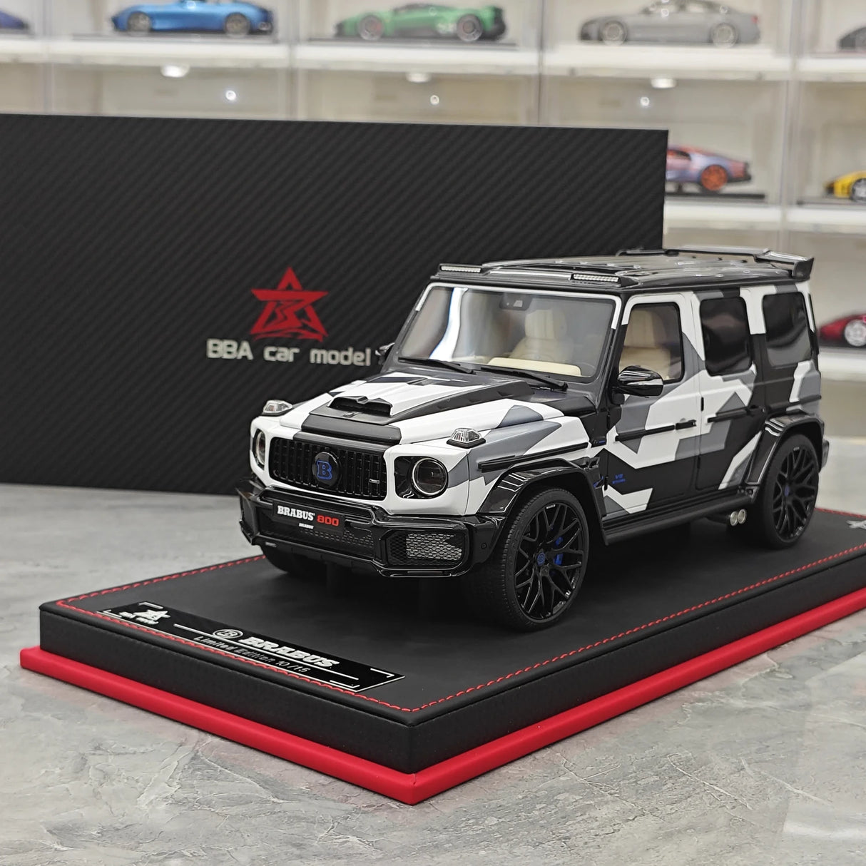 BBA Mercedes-Brabus 2025 G800 Camouflage Blue Badge 1:18 – Résine de modèle en résine de collection