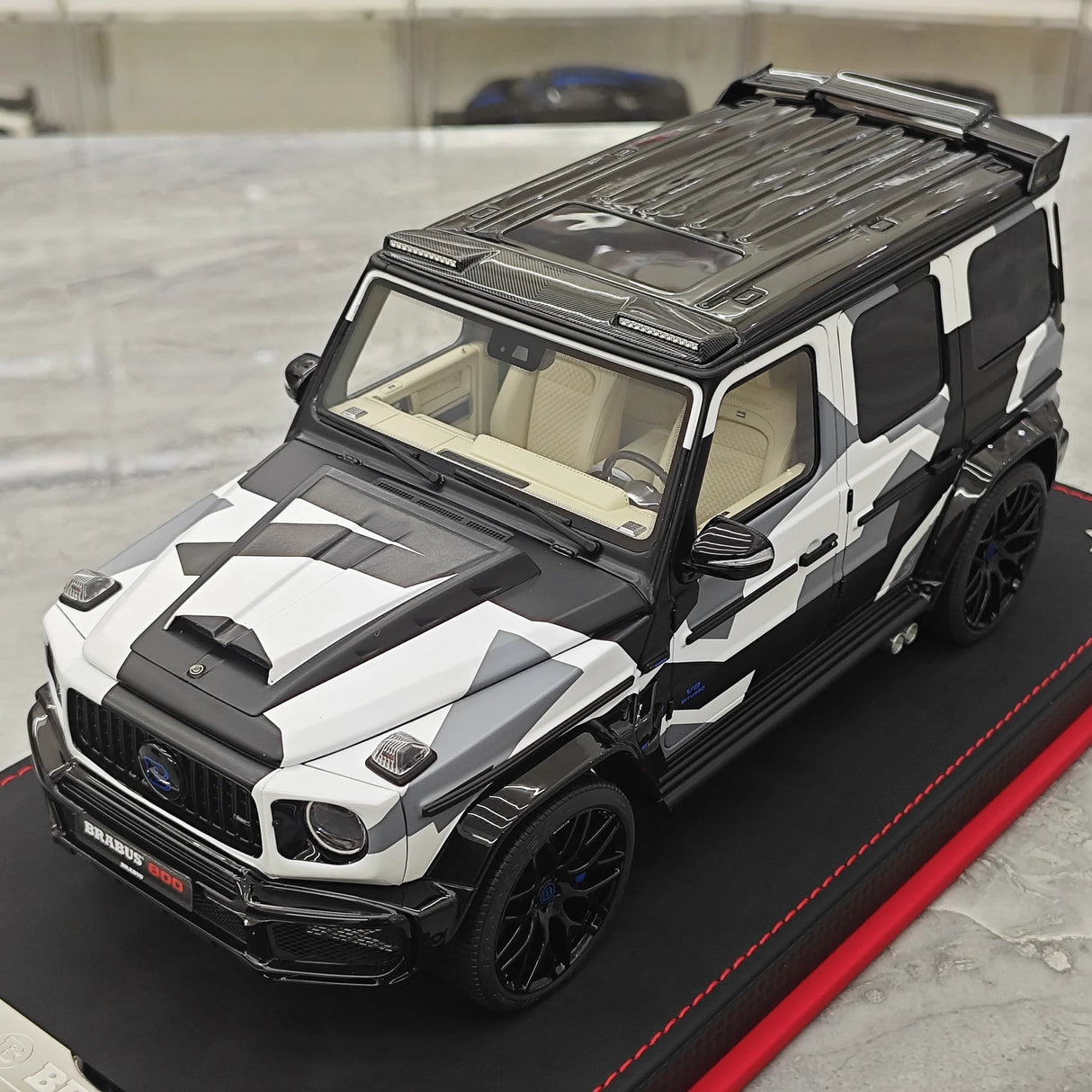BBA Mercedes-Brabus 2025 G800 Camouflage Blue Badge 1:18 – Résine de modèle en résine de collection