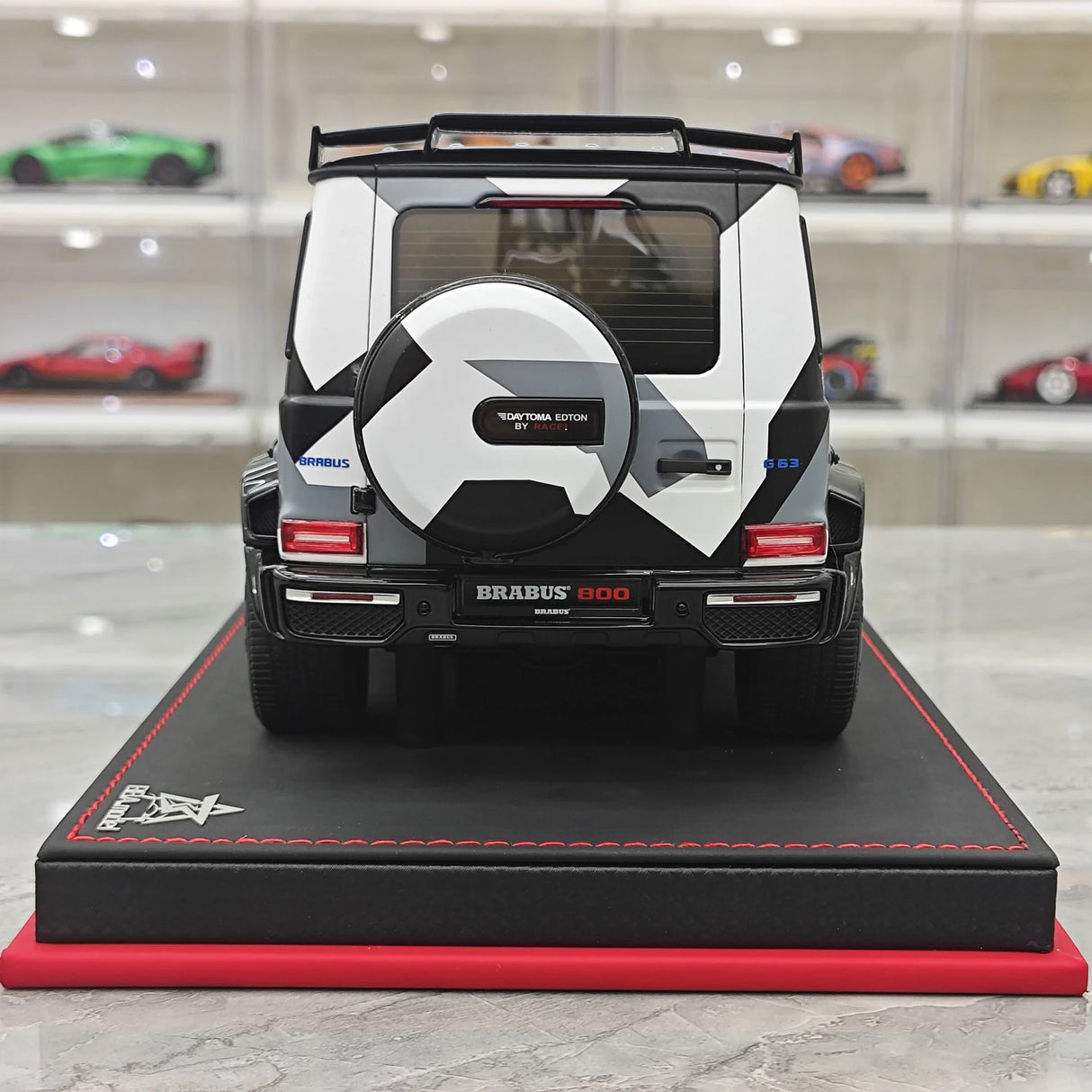 BBA Mercedes-Brabus 2025 G800 Camouflage Blue Badge 1:18 – Résine de modèle en résine de collection