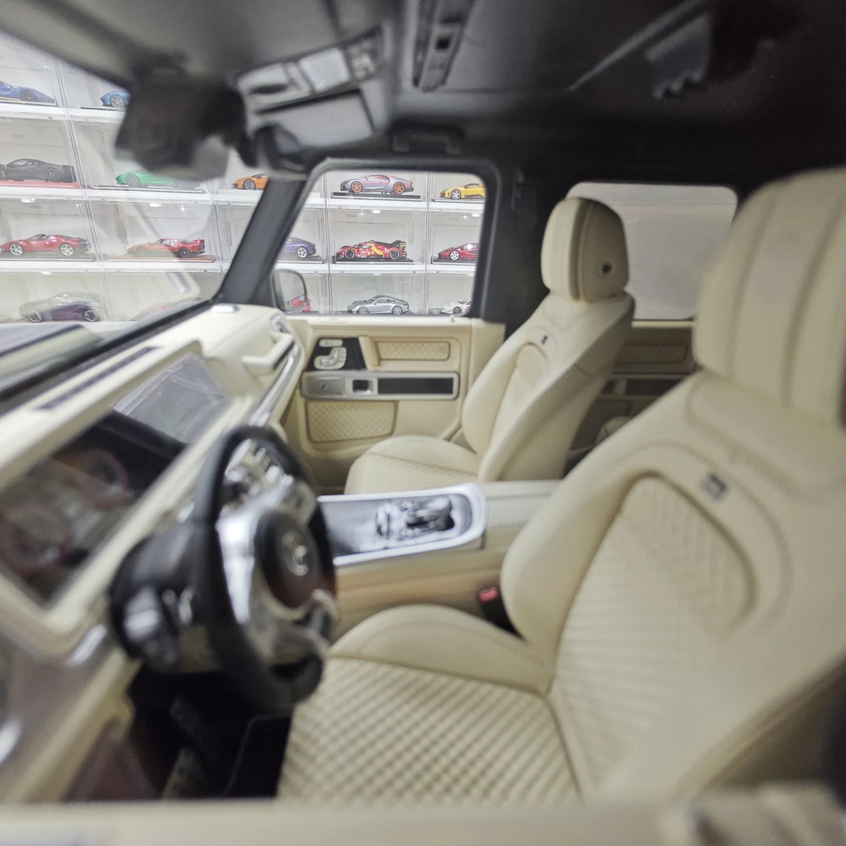BBA Mercedes-Brabus 2025 G800 Camouflage Red Badge 1:18 – Résine de modèle en résine de collection