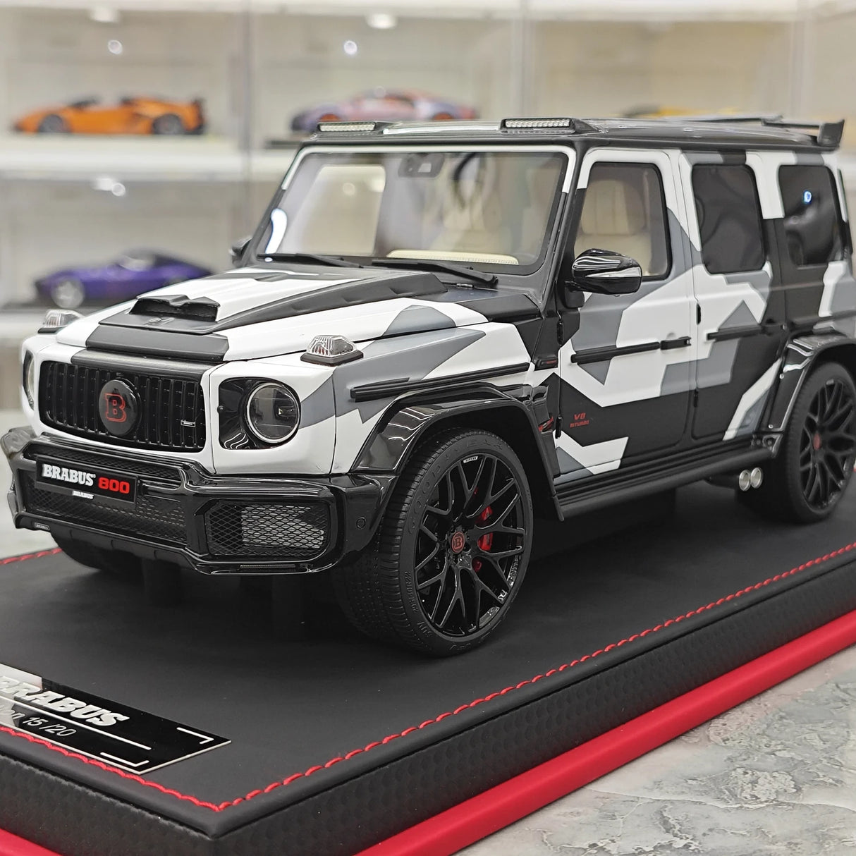 BBA Mercedes-Brabus 2025 G800 Camouflage Red Badge 1:18 – Résine de modèle en résine de collection