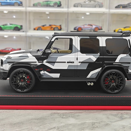 BBA Mercedes-Brabus 2025 G800 Camouflage Red Badge 1:18 – Résine de modèle en résine de collection