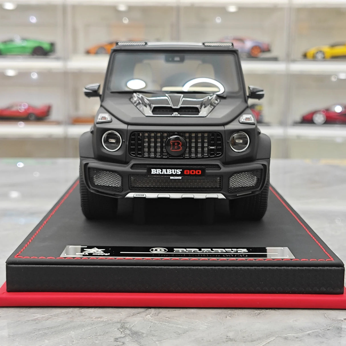 BBA Mercedes-Brabus 2025 G800 Noir mat 1:18 – Résine de modèle en résine de collection