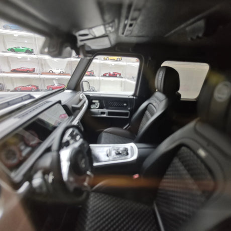 BBA Mercedes-Brabus 2025 G800 Panda 1:18 – Résine de modèle en résine de collection