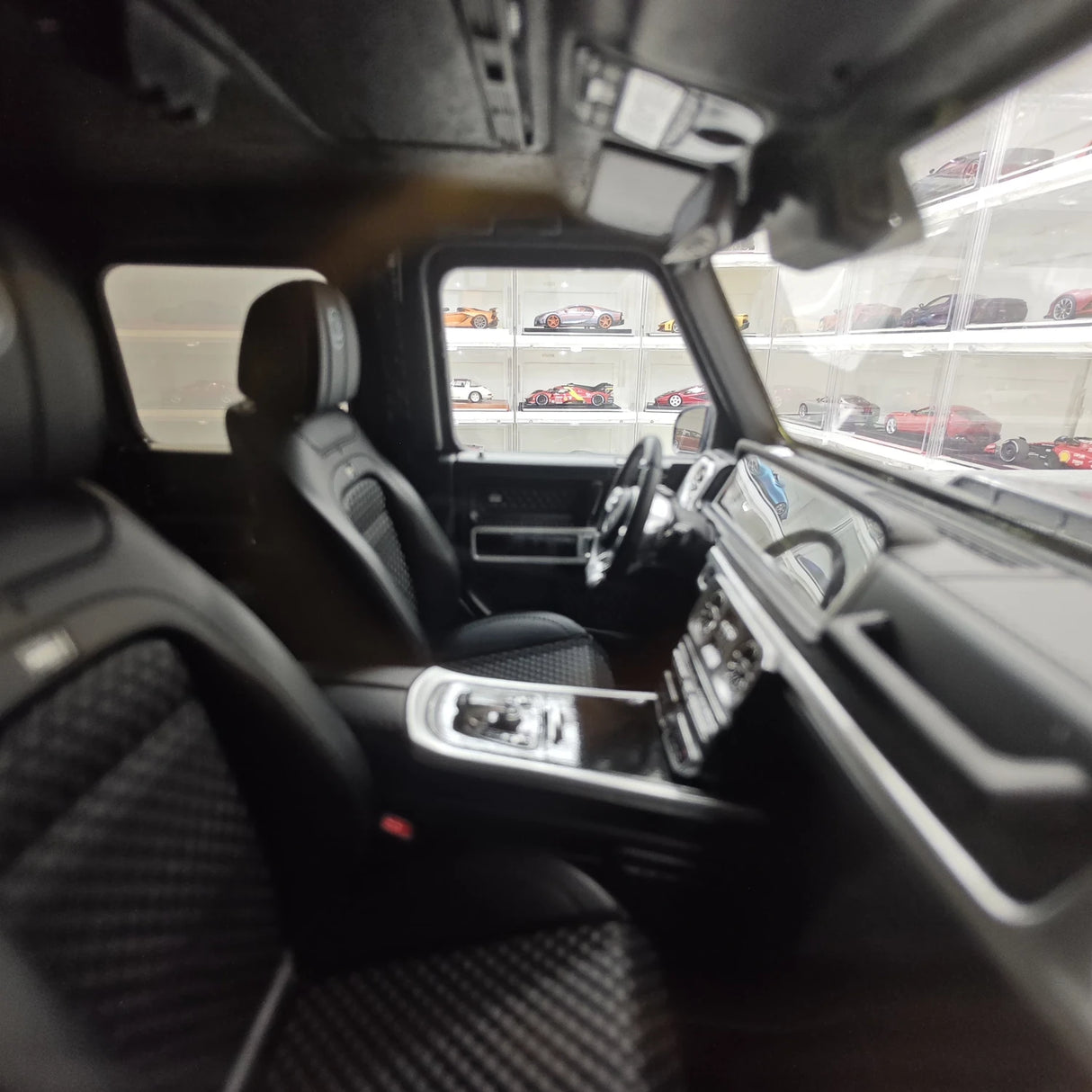 BBA Mercedes-Brabus 2025 G800 Panda 1:18 – Résine de modèle en résine de collection