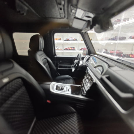 BBA Mercedes-Brabus 2025 G800 Panda 1:18 – Résine de modèle en résine de collection