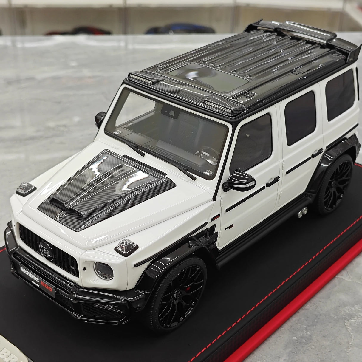BBA Mercedes-Brabus 2025 G800 Panda 1:18 – Résine de modèle en résine de collection