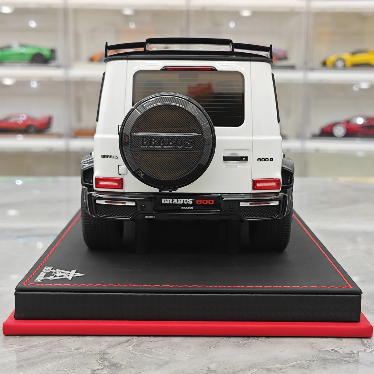 BBA Mercedes-Brabus 2025 G800 Panda 1:18 – Résine de modèle en résine de collection