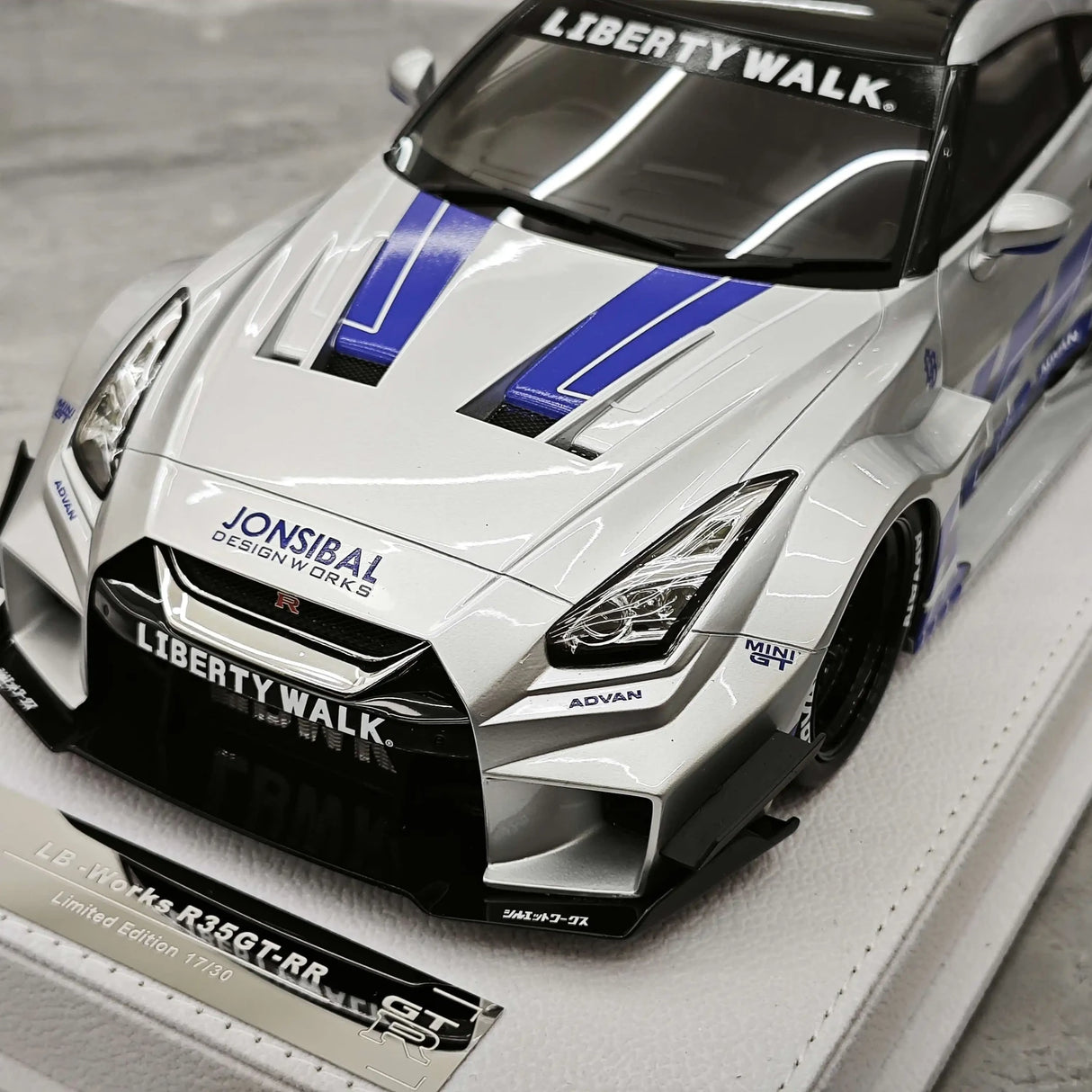 BBA Nissan 2024 GT-R R35 35GT-RR Silver 1:18 – Modello in resina collezionabile