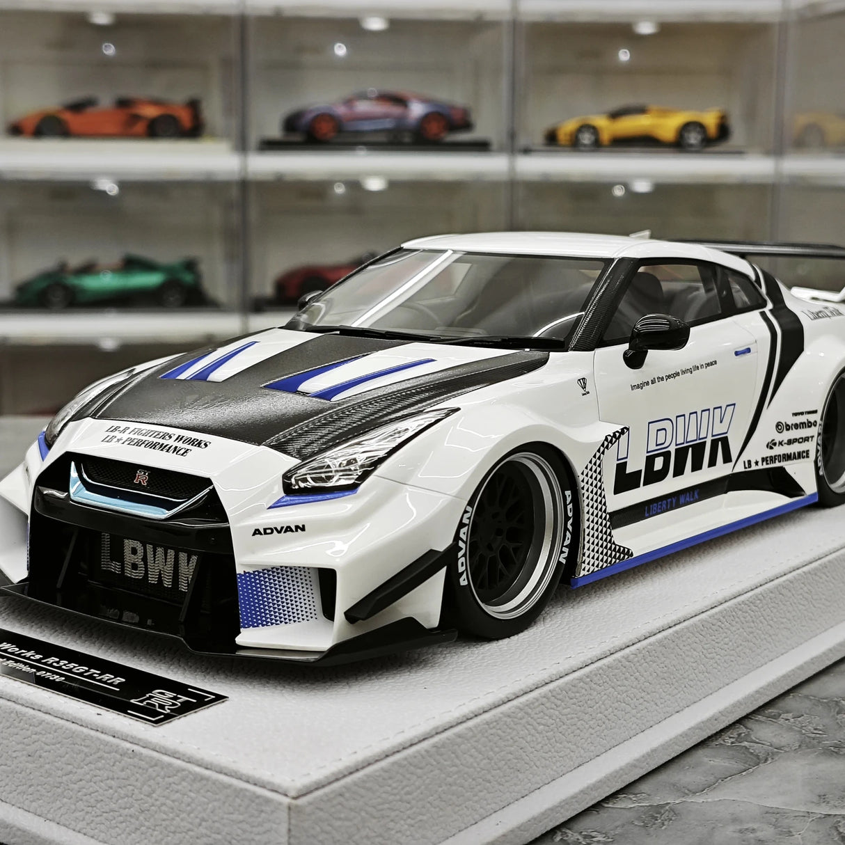 [BBA] 1:18 Nissan GT-R R35 LB-Silhouette Works GT 35GT-RR bianco modellino di auto in resina