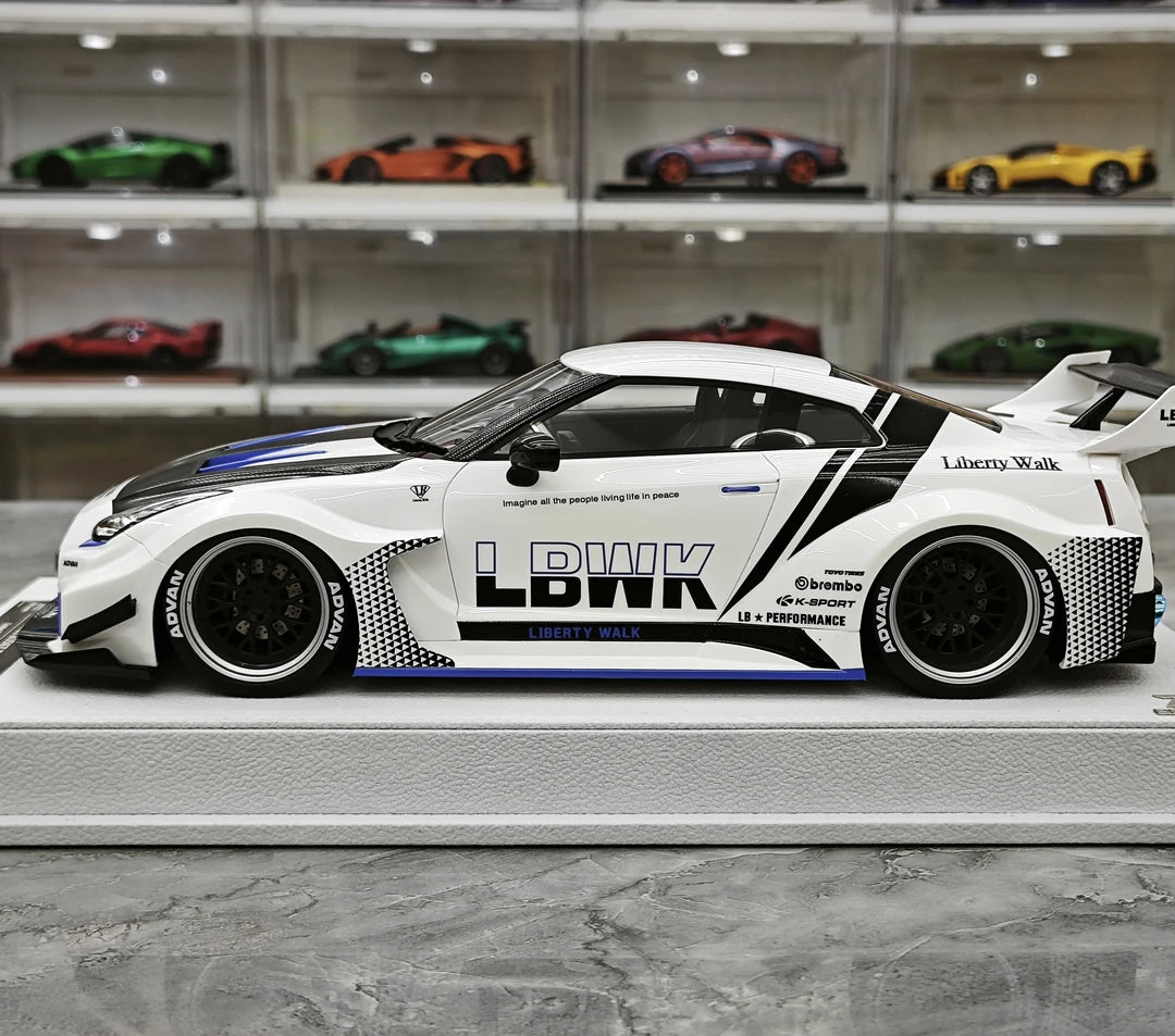 [BBA] 1:18 Nissan GT-R R35 LB-Silhouette Works GT 35GT-RR bianco modellino di auto in resina