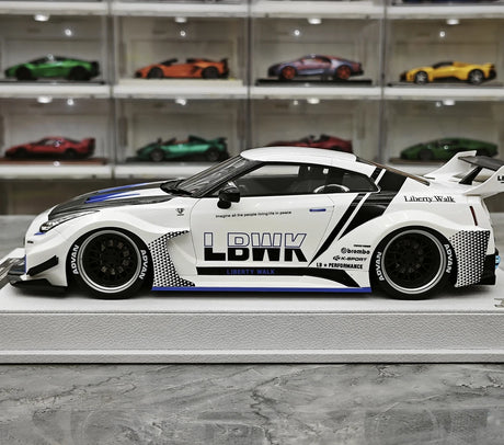 [BBA] 1:18 Nissan GT-R R35 LB-Silhouette Works GT 35GT-RR bianco modellino di auto in resina