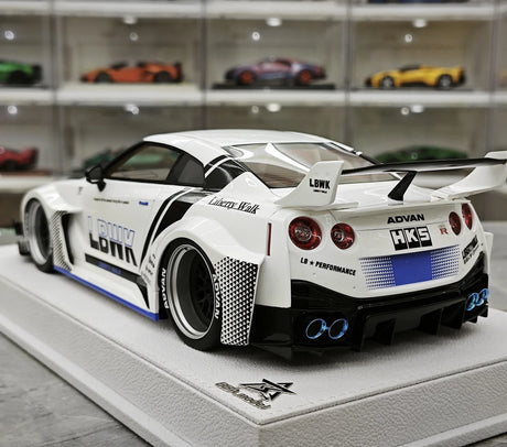 [BBA] 1:18 Nissan GT-R R35 LB-Silhouette Works GT 35GT-RR bianco modellino di auto in resina