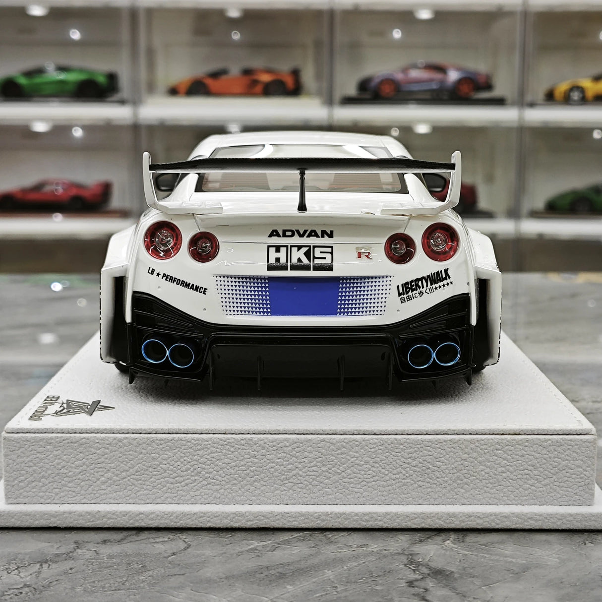 [BBA] 1:18 Nissan GT-R R35 LB-Silhouette Works GT 35GT-RR bianco modellino di auto in resina