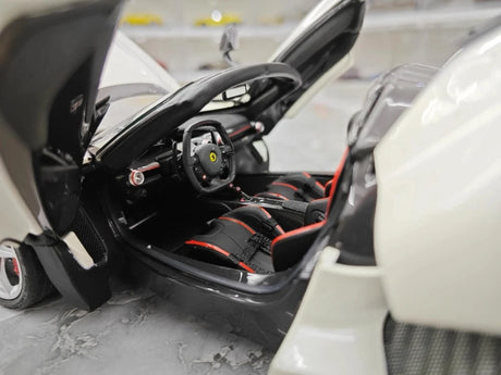 [BBR] 1:18 Ferrari 2013 LaFerrari Aperta vit modellbil Die-Cast