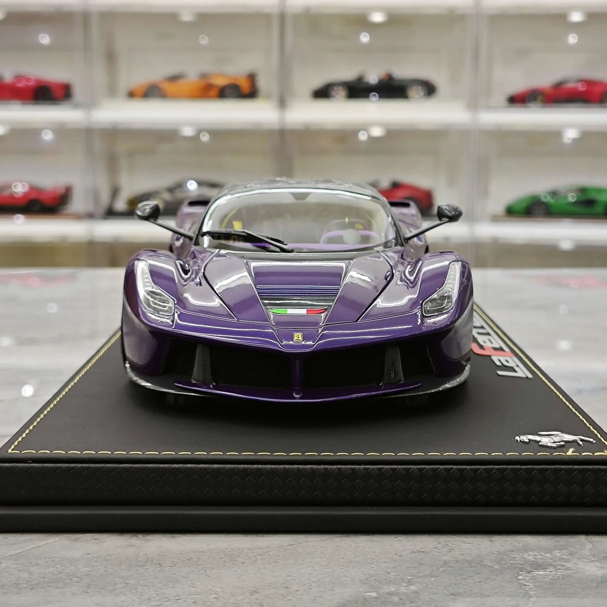 BBR Ferrari 2013 LaFerrari Coupe Viola Hong Kong Italian Flag 1:18 – Modello da collezione in metallo pressofuso